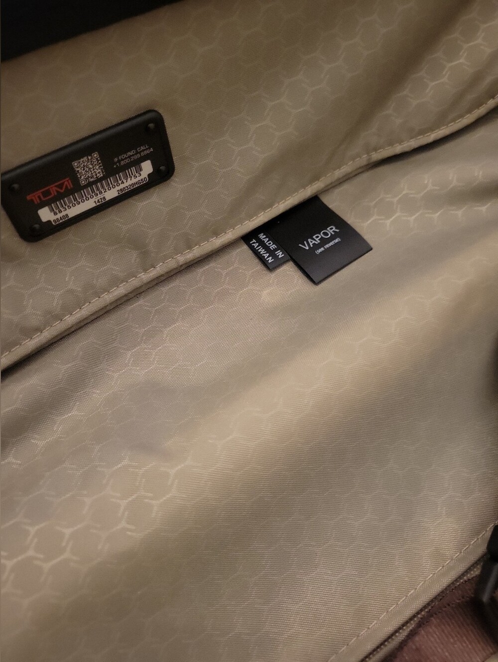 New TUMI Vapor International Carry-On in Black / Silver (msrp $675) - Picture 5 of 11